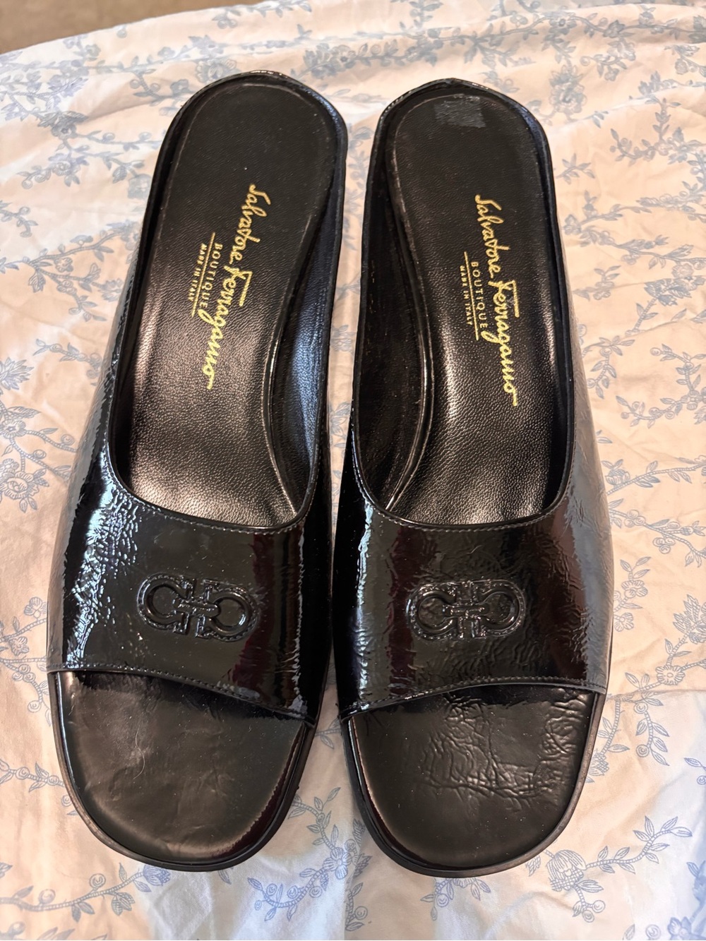 Salvatore Ferragamo Black Patent Leather Slide Sandals size 10 never worn